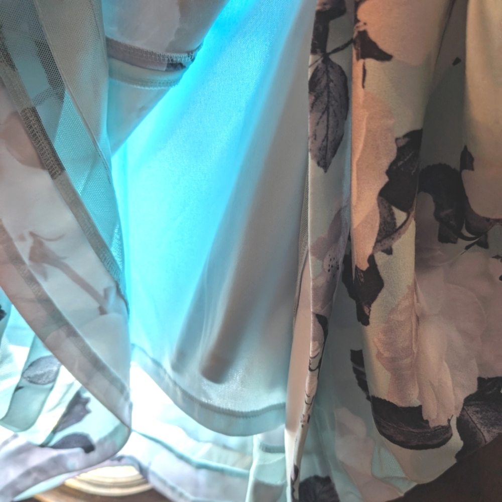 Calvin Klein beautiful floral print dress - Picture 2 of 6